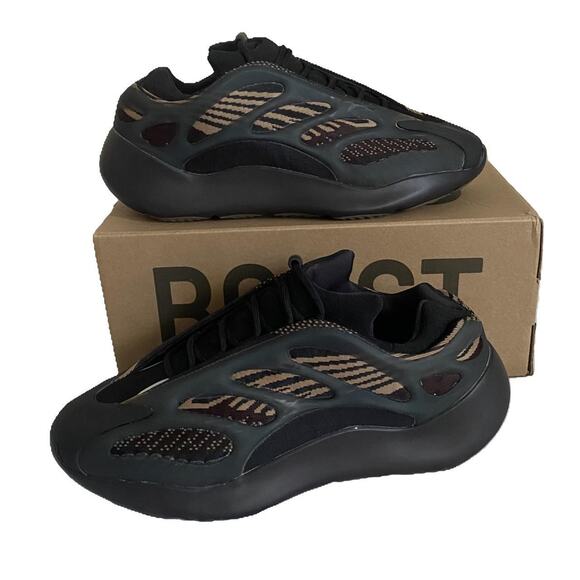 Yeezy Adidas 700 V3 clay brown - size 10.5 M / 12 W US / 43.5 EU - Picture 1 of 8